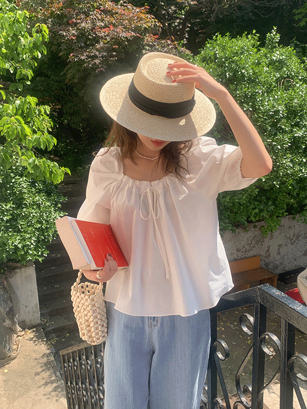 메이비 스퀘어 리본 셔링 여름 반팔 블라우스(3color)